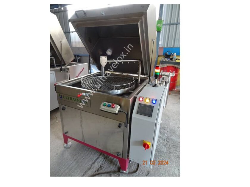 Rotary component cleaning machine